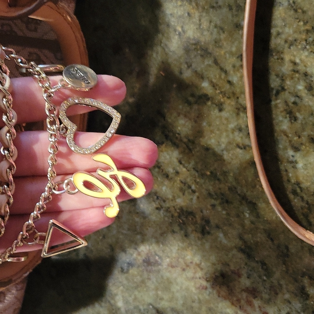GUESS handbag - Picture 9 of 10